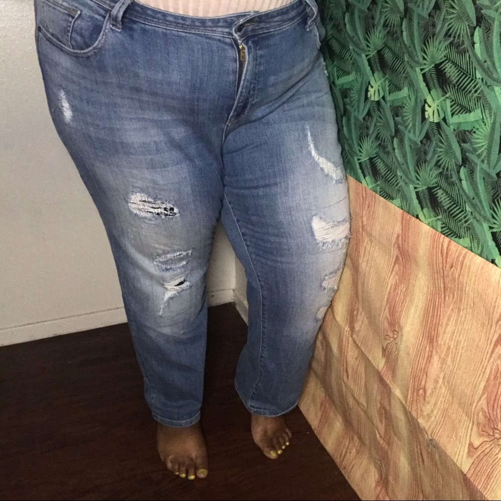 Distressed Light Wash Jeans (24W)